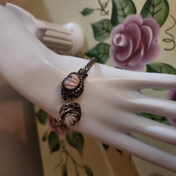 Artisan of Bali Pink Mother of Pearl Butterfly Bracelet - Picture 2 of 12